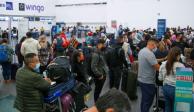 El AICM ha registrado aglomeraciones debido a que pasajeros se han quedado varados, luego de la cancelación de vuelos