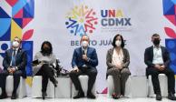 Algunos de los alcaldes de la UNACDMX, ayer, en conferencia de prensa.
