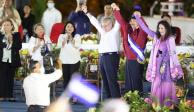 Daniel Ortega, centro, ofrece "borrón y cuenta nueva" al asumir otro mandato, ayer.