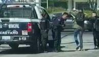 Desarman a policías municipales de Querétaro y los amedrentan con detonaciones