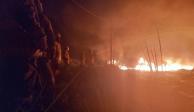 Pemex informó que controló un incendio en una zona de pastizal con hidrocarburo que se originó en Huimanguillo, Tabasco.