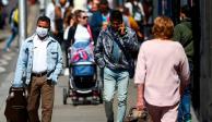 Personas caminando en las calles de Londres durante la pandemia de COVID-19
