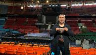 Miguel Valverde, autor del mural&nbsp;"A dos de tres caídas sin límite de tiempo", que se encuentra en la Arena México.