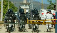 La madrugada de este lunes se suscitó un motín en el penal de Las Cruces en Acapulco, el motín se derivo por el traslado de varios reos, durante la revuelta 17 policías resultaron herido.s