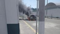 Protesta de transportistas termina en autos calcinados y detonaciones en Zumpango