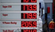 Desde que comenzó la tensión entre ambos países los precios de la gasolina han aumentado drásticamente en Ucrania.