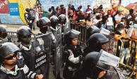 Elementos de la Guardia Nacional resguardan la sede del INM en Tapachula, Chiapas, para prevenir enfrentamientos como los de los últimos días.