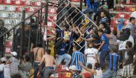 Aficionados del Querétaro y del Atlas se pelean en las tribunas del Estadio Corregidora durante el duelo entre ambos clubes en la Fecha 9 de la Liga MX.