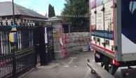 Camión choca las puertas de la embajada rusa en Dublín.
