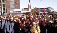Aficionados del Atlas marchan en las calles de Guadalajara por su desacuerdo con la sanción que recibió el Querétaro.
