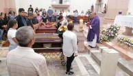 El párroco Gilberto Vergara llamó a dejar “que la autoridad haga lo suyo” para investigar asesinatos del alcalde de Aguililla y su asesor.