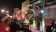 "Se informa del deceso de tres personas que viajaban en la aeronave así como cuatro lesionados", informó la Coordinación Estatal de Protección Civil del Estado de Morelos.