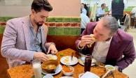 El exgobernador de Sinaloa, Quirino Ordaz, compartió una foto en sus redes sociales comiendo tacos con su hiijo en la capital mexicana, ayer.