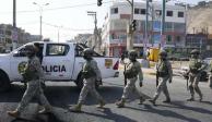 Fuerzas especiales de la policía llegan a un puesto de control en el distrito de Manchay, en las afueras de Lima, Perú, el martes 5 de abril de 2022