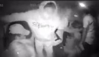 Pasajeros tiran a ladrón de una combi; cómplice dispara contra la unidad (VIDEO).