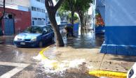 Fugas de agua encharcan el centro de Azcapotzalco