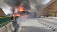 Colapsa la México-Puebla tras choque entre tráiler y autobús