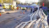Los servicios de emergencia trabajan en una escena donde un automóvil se estrelló contra una tribuna durante una exhibición de automóviles, en Bjerkebanen, en Oslo.