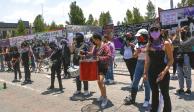 Colectivos se manifestaron frente al Palacio de Gobierno de Toluca, ayer.