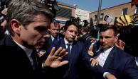 Lanzan tomates a Macron a 3 días de la reelección