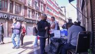 Sin tumultos, la jornada de vacunación en la calle Madero, ayer.