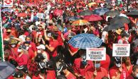 En el Zócalo capitalino, miles de trabajadores sindicalizados se manifestaron ayer.