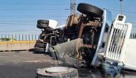 De costado: Así quedó esta pipa de gas LP en la autopista México-Pachuca