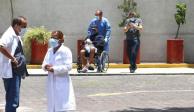 Médicos cubanos a las afueras del Hospital General de Tláhuac durante la etapa critica de la emergencia sanitaria por COVID-19 en 2020.