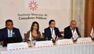 Integrantes del Instituto Mexicano de Contadores Públicos (IMCP) en conferencia de prensa.
