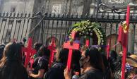 Integrantes de colectivos feministas durante la protesta de este miércoles 18 de mayo en el Zócalo de la CDMX.