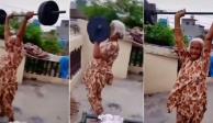 Abuelita de 80 años sorprende a levantar pesas.