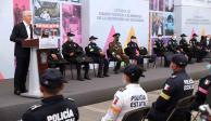 Alfredo Del Mazo entrega equipo táctico a policías