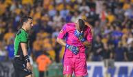 Nahuel Guzmán, portero de Tigres, se lamenta por el penati marcado en contra de los felinos en la semifinal de vuelta contra el Atlas, el pasado 21 de mayo.