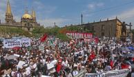 Multitudinaria, la manifestación realizada en Guadalajara por la comunidad de la casa de estudios estatal, ayer.