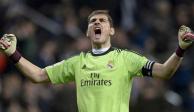 Iker Casillas festeja un gol durante su etapa como portero del Real Madrid.