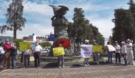 Manifestantes se reunieron en el monumento al Águila en Toluca, para unirse a la marcha por la paz, ayer.