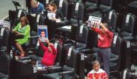Legisladoras exhiben a opositores de la Reforma Eléctrica, el pasado 19 de abril.