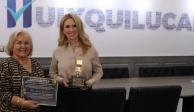 La presidenta municipal de Huixquilucan, Romina Contreras, también recibió el Micrófono de Oro-