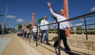 El mandatario encabezó un recorrido por el malecón de la colonia Las Gaviotas, en Villahermosa, ayer.