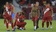 Jugadores de Perú desconsolados tras perder ante Australia en el Repechaje rumbo a la Copa Mundial Qatar 2022