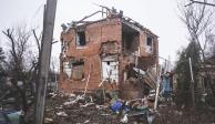 Viviendas en ciudades de Ucrania muestran el daño contra zonas civiles, tras los bombardeos.