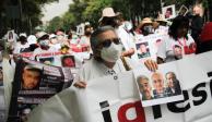 Madres  y padres de personas desaparecidas, acompañadas de sacerdotes, realizaron una protesta por la Vida, la Paz y contra la Violencia, en la capital, ayer.