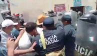 Protesta de maestros en Tabasco termina en enfrentamiento; hay 5 detenidos.