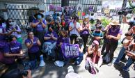 Colectivos feministas se manifestaron ayer a las afueras de la representación de Jalisco en la capital, donde exigieron justicia para Luz Raquel.