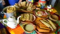 En la Feria del Tejate y el Tamal podrás degustar de la bebida típica preparada con cacao y maíz.