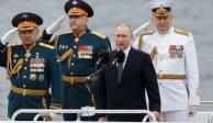 El presidente de Rusia, Vladimir Putin, el ministro de Defensa, Sergei Shoigu, y el jefe de la marina, el almirante Nikolai Yevmenov.