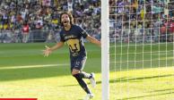 César "Chino" Huerta celebra un gol con los Pumas en un partido amistoso
