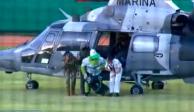 En helicóptero de Semar: Así llegó "Pochi", mascota de los Olmecas de Tabasco al estadio