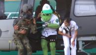 En helicóptero de Semar: Así llegó "Pochi", mascota de los Olmecas de Tabasco al estadio