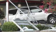 Bombero de Wilson, Carolina del Norte, detrás del vehículo que se estrelló contra el restaurante Hardee's.